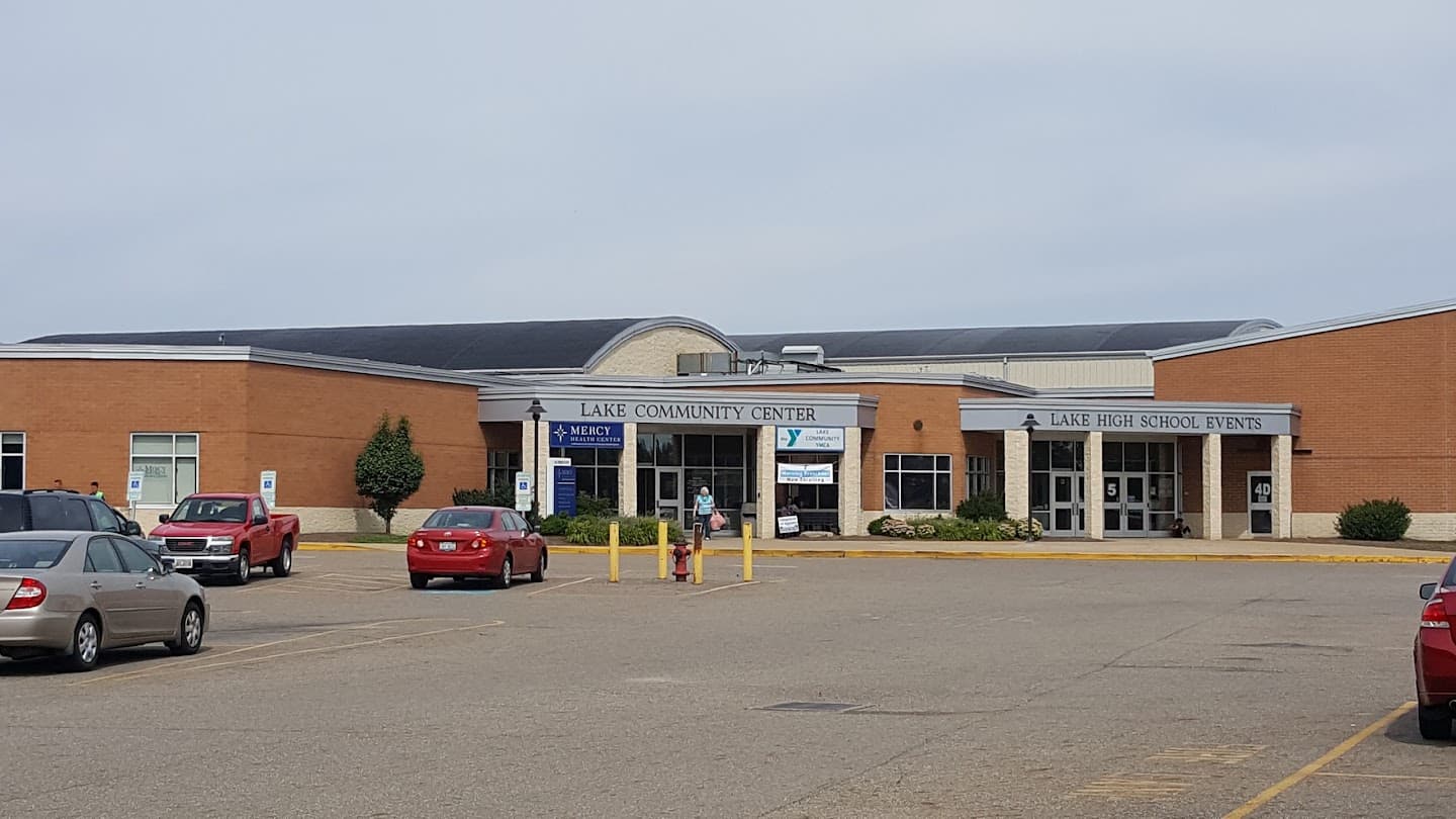 Lake Community YMCA pickleball courts