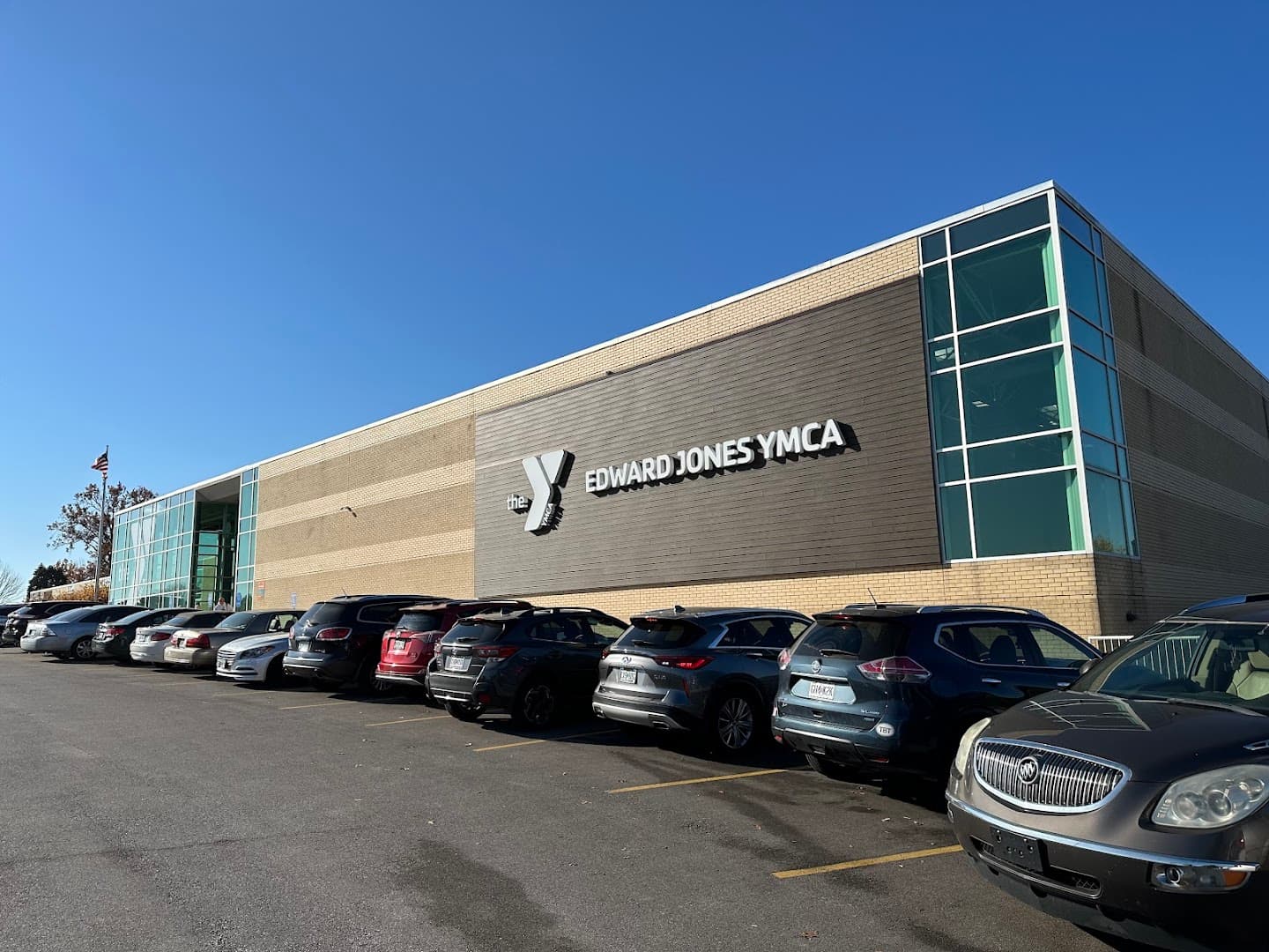 Edward Jones YMCA pickleball courts