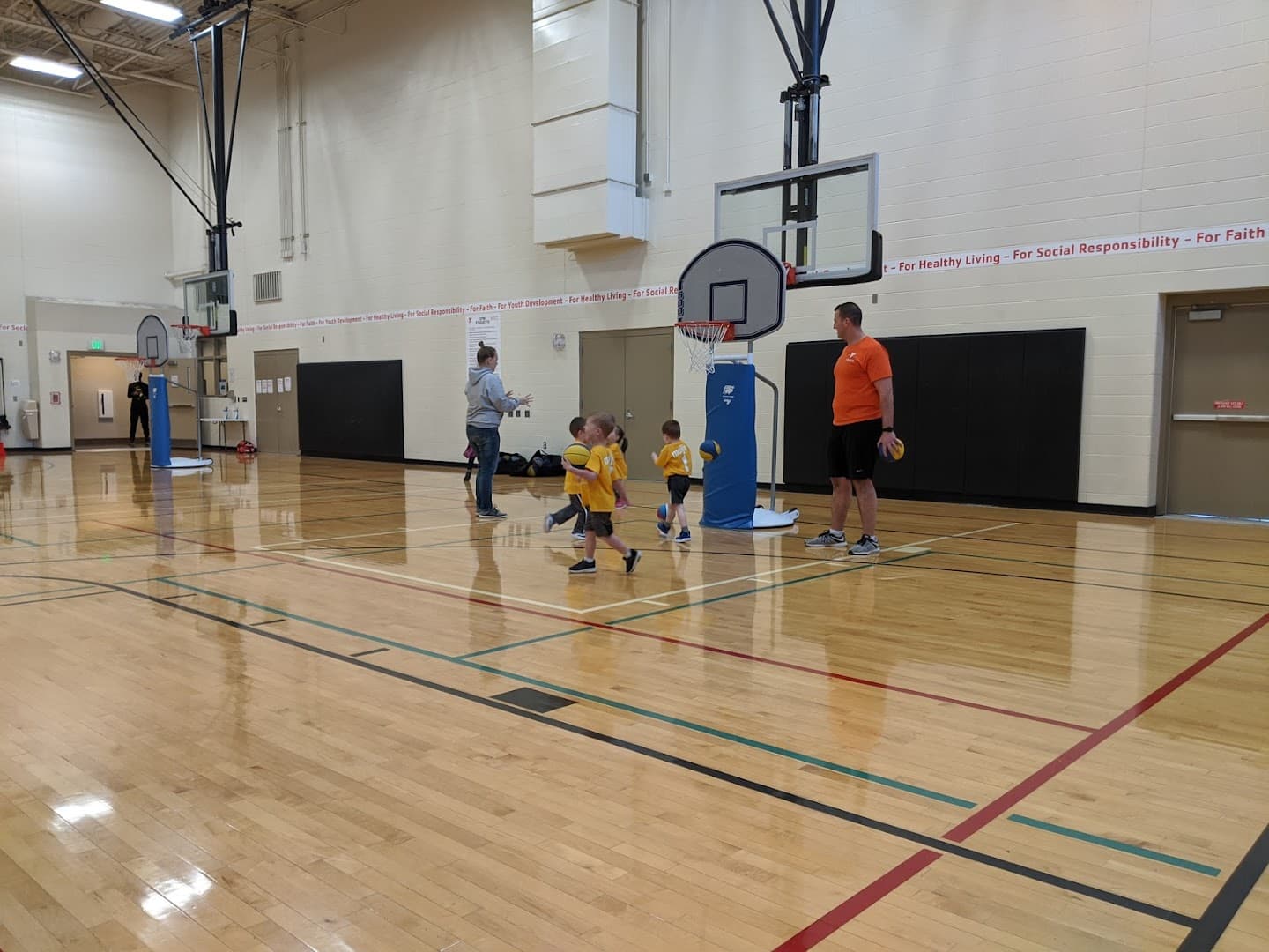Hendricks Regional Health YMCA pickleball courts