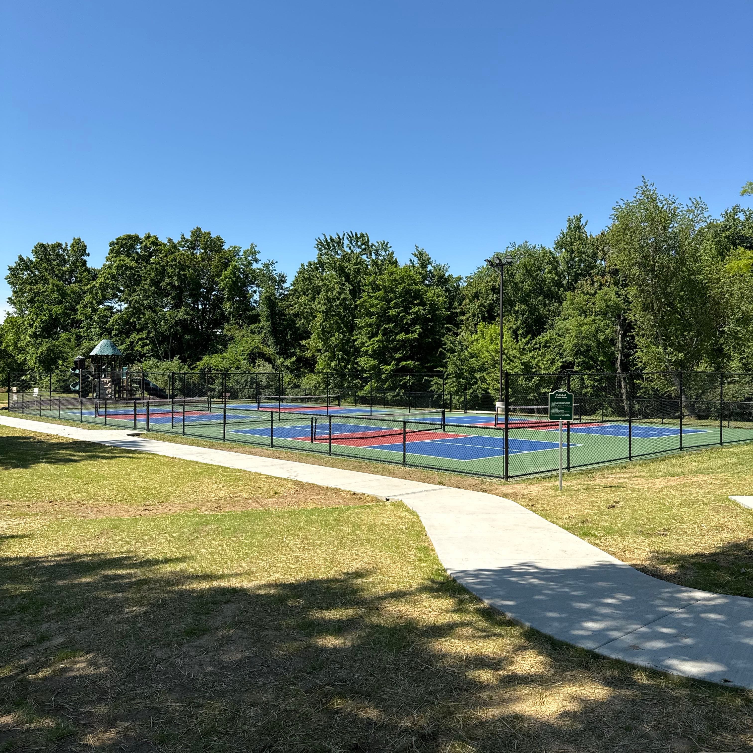 Arrowhead Lake Camp Ground & Recreational Center pickleball courts