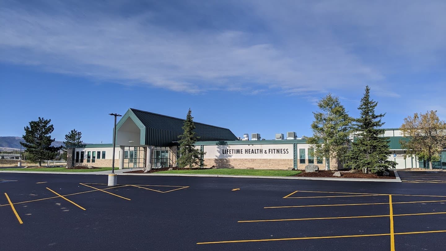 LifeTime Health and Fitness pickleball courts
