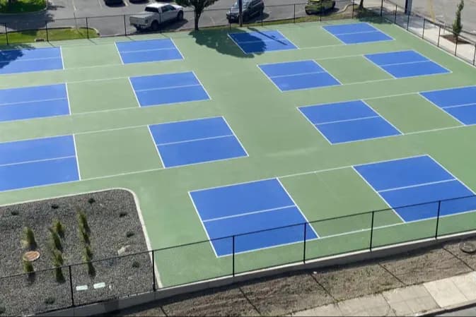 Wonderground Golf Lounge, Liquor Bar & Pickleball Courts pickleball courts