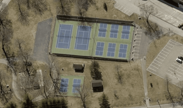 Roberts Park pickleball courts