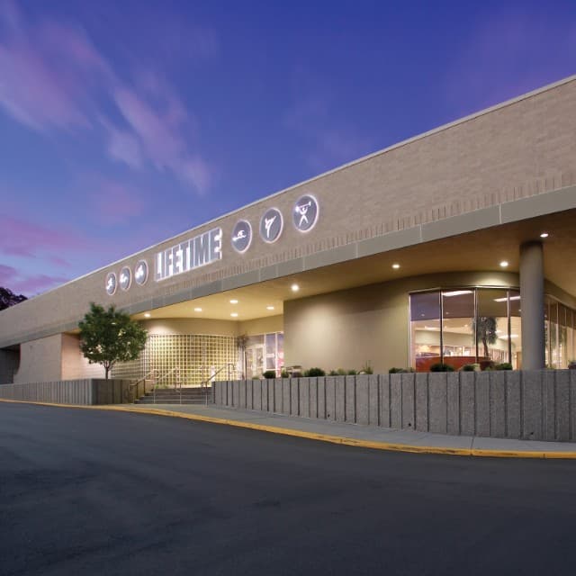 Life Time - Crosstown pickleball courts