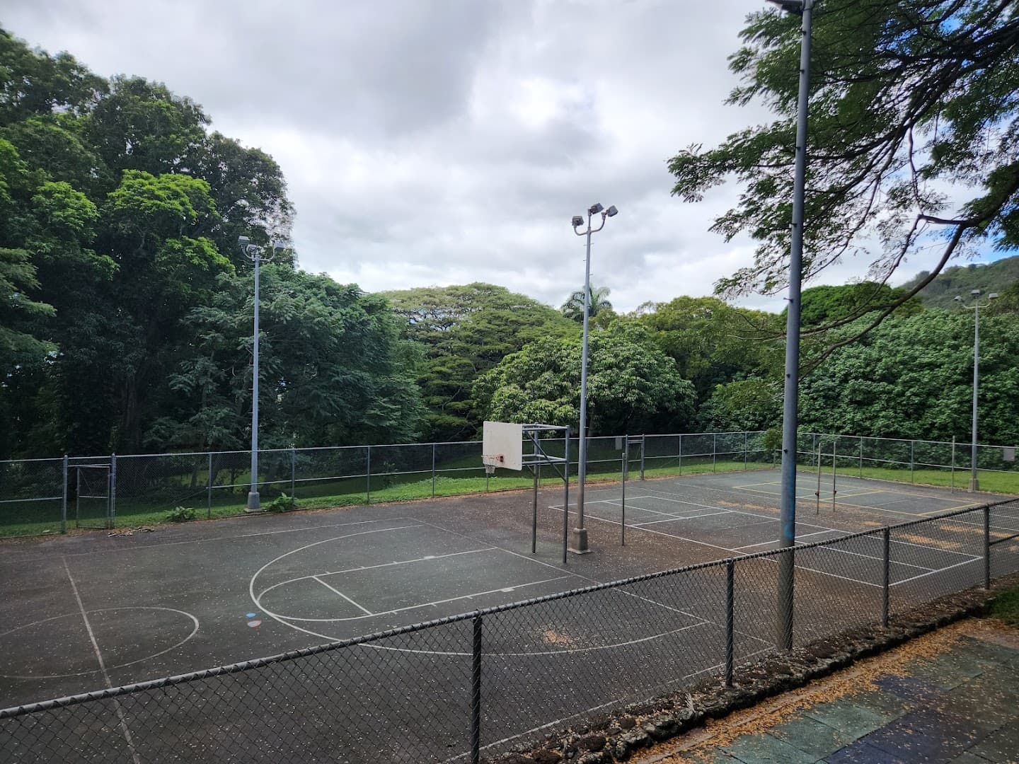 Nuuanu Valley Park pickleball courts
