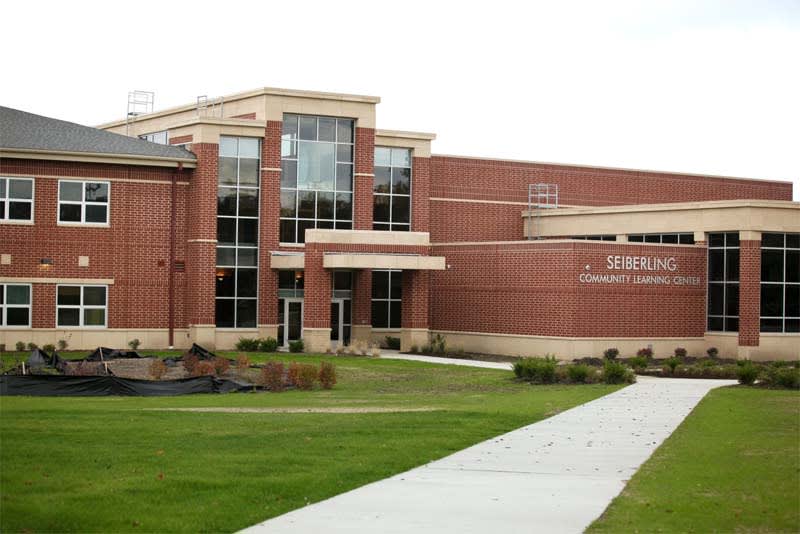 Seiberling Community Learning Center pickleball courts