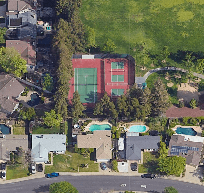 Cresthaven Park pickleball courts
