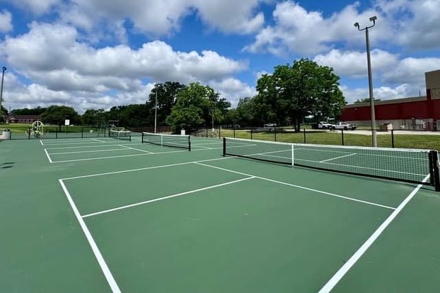 Neal Park pickleball courts