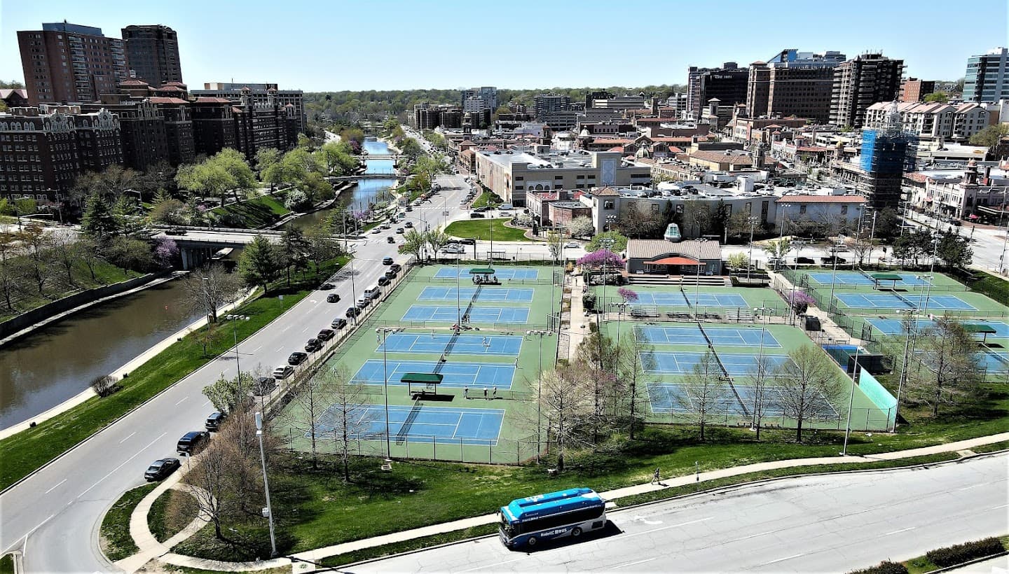 Plaza Tennis Center pickleball courts