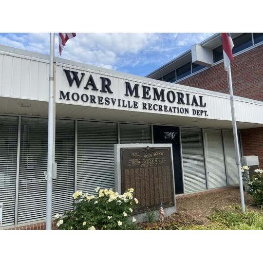 Mooresville War Memorial Center pickleball courts