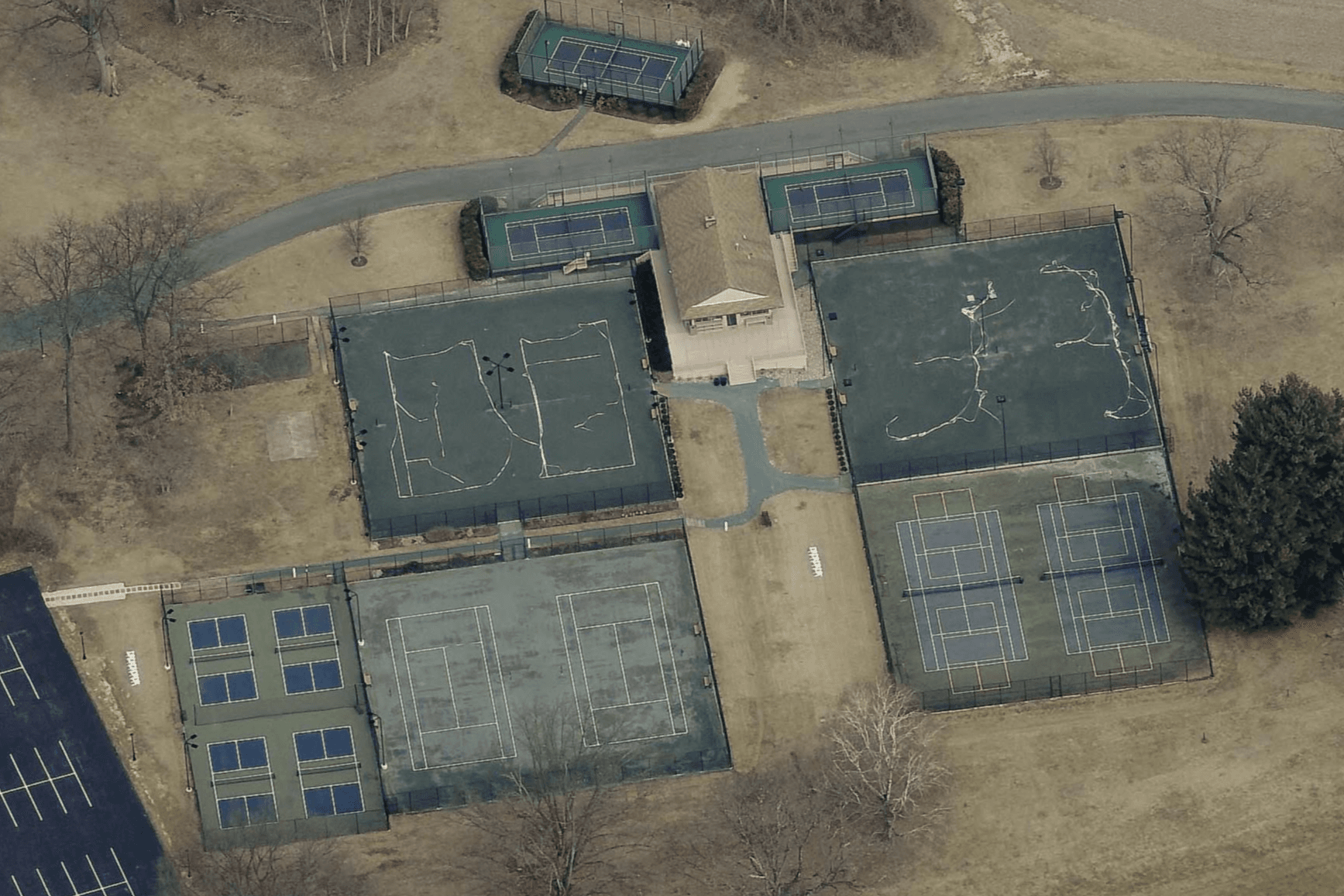 Lehigh Country Club pickleball courts