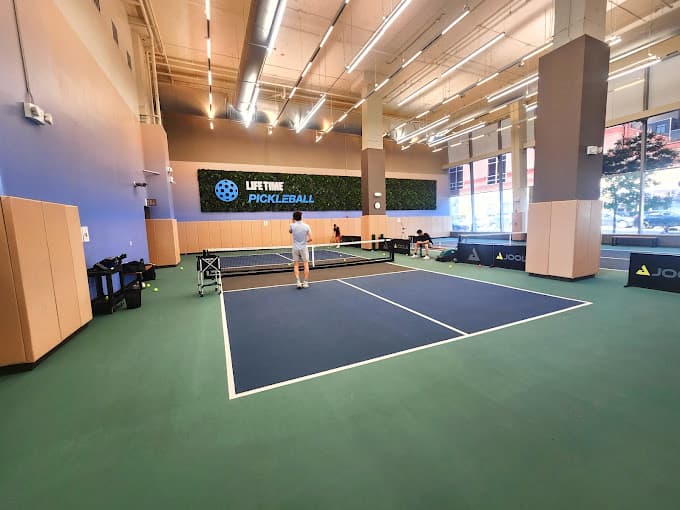Life Time - Sky pickleball courts