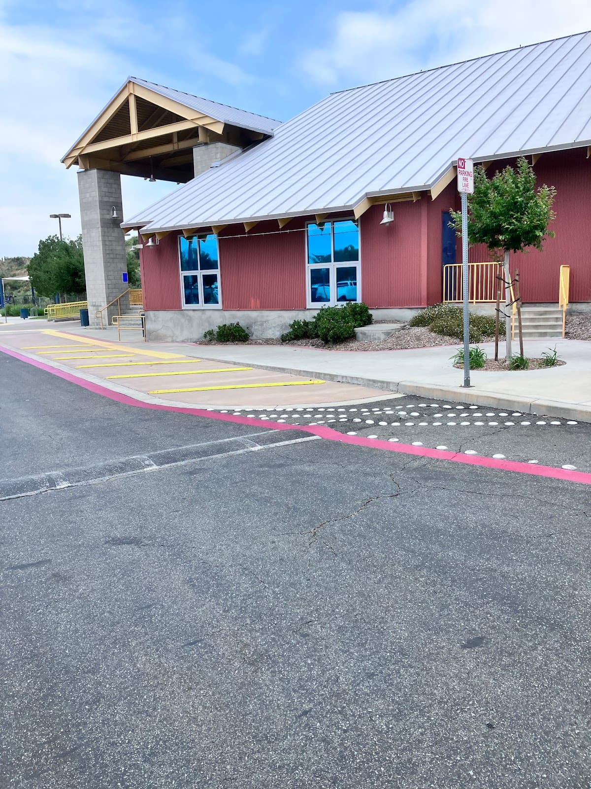 City of Santa Clarita: Newhall Community Center pickleball courts