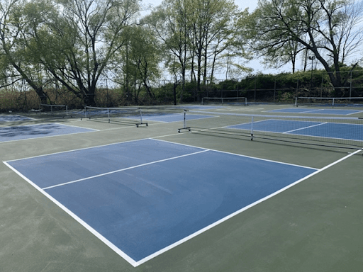 Mentor Harbor Yachting Club pickleball courts
