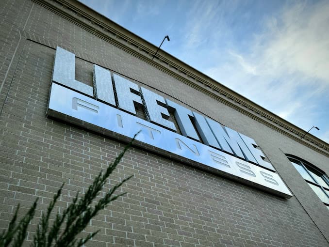 Life Time - Omaha pickleball courts