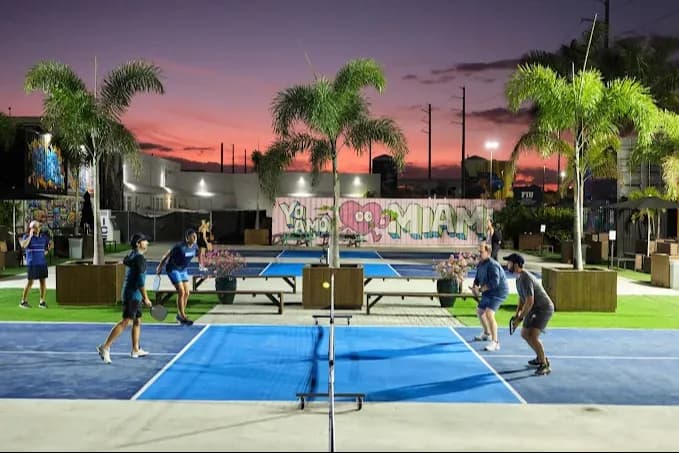 Sip&Pickle pickleball courts