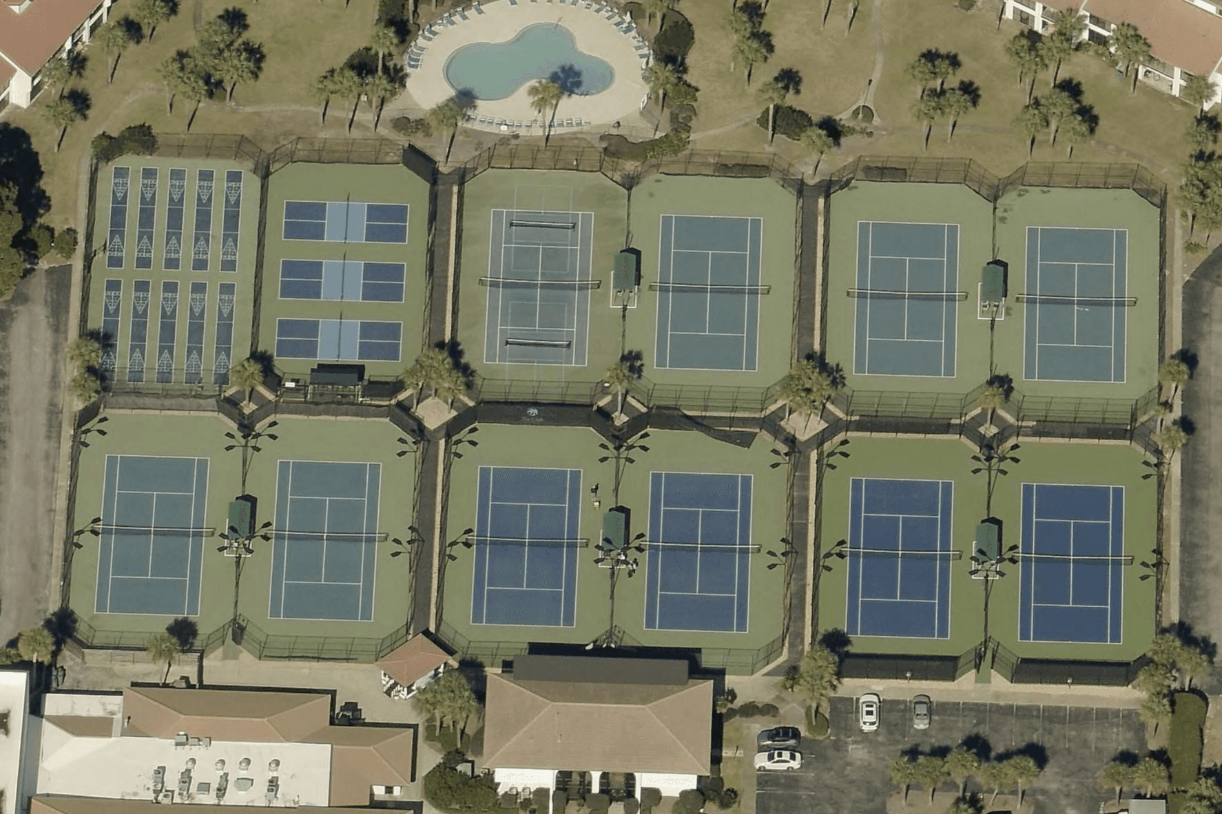 The Club at Edgewater pickleball courts