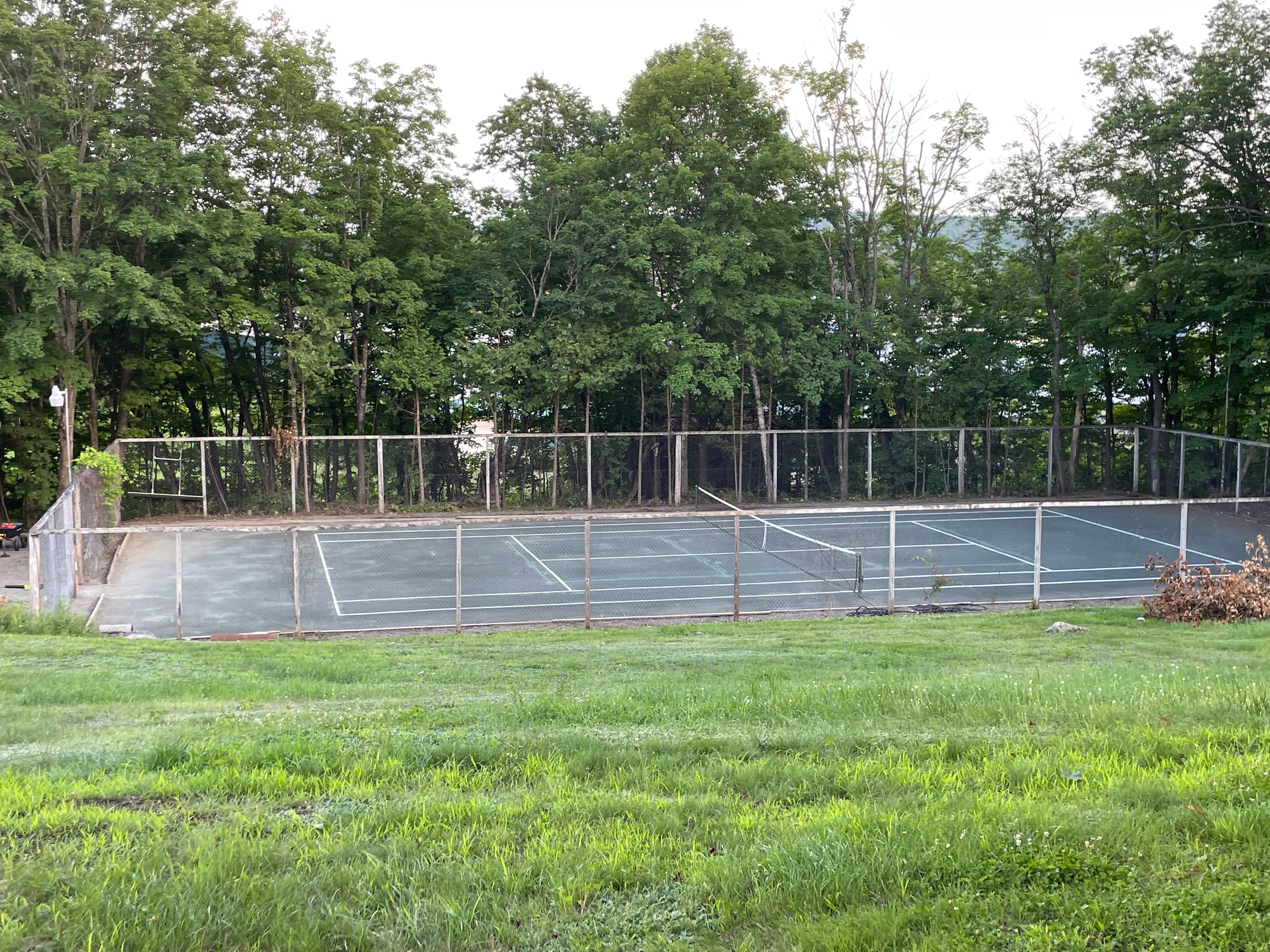 Santosha at Hillholm Estate pickleball courts