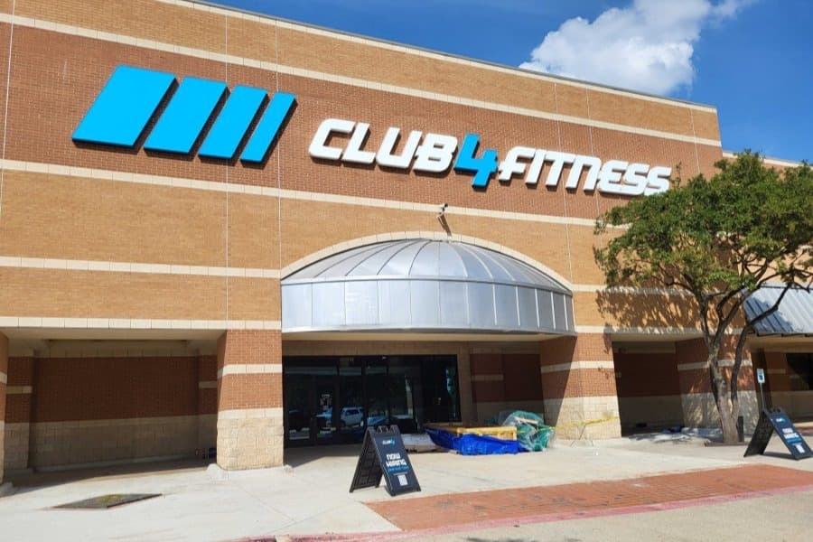 Club4 Fitness pickleball courts