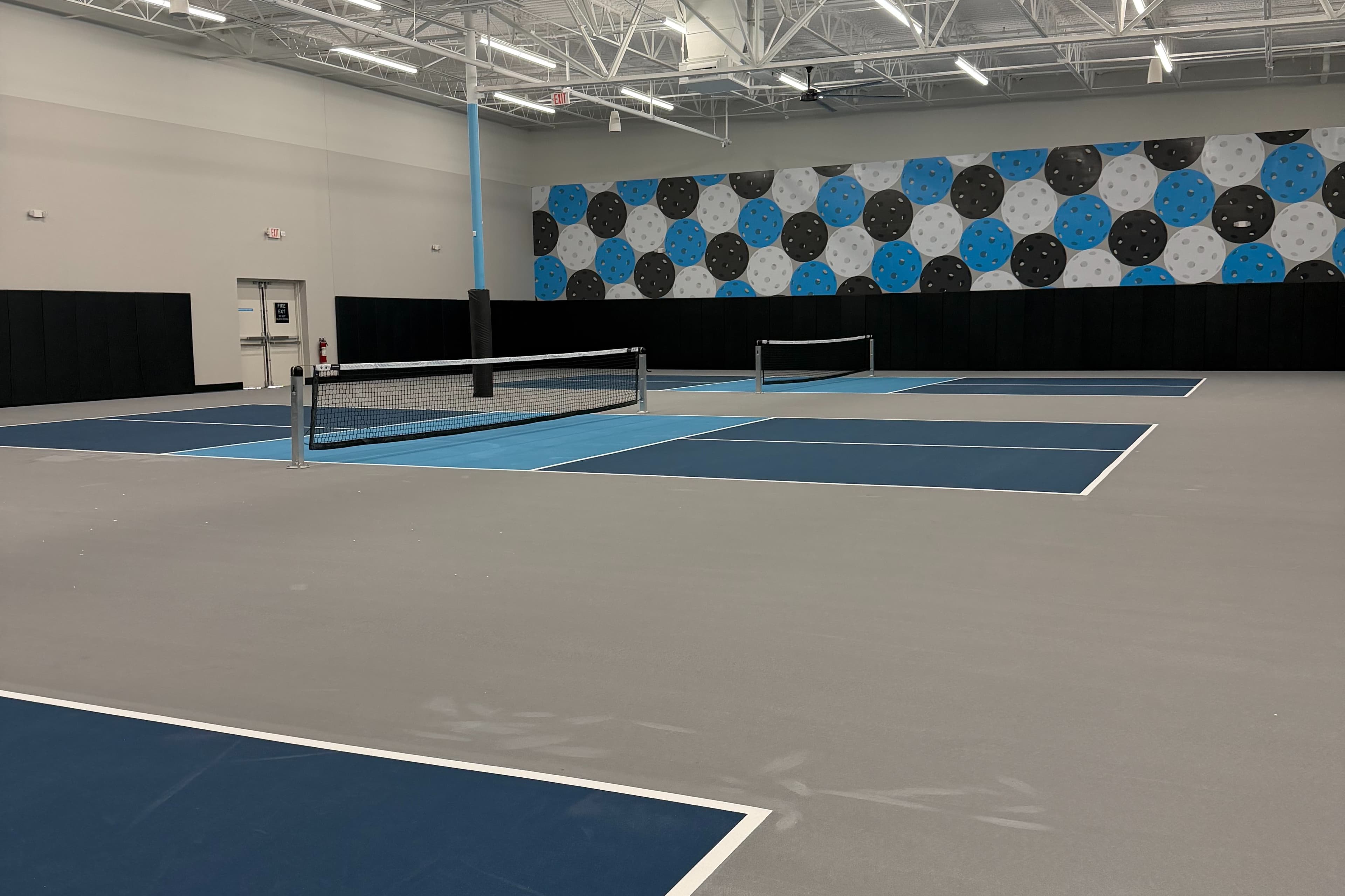 CLUB4 Fitness pickleball courts