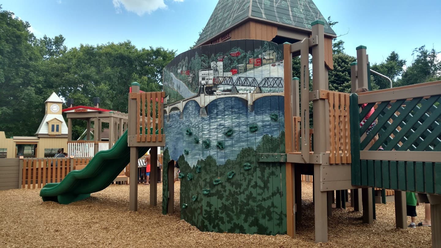 Riverside Park pickleball courts