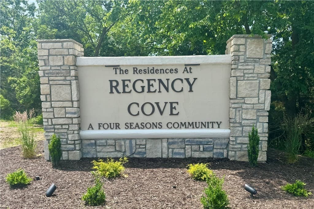 Regency Cove pickleball courts