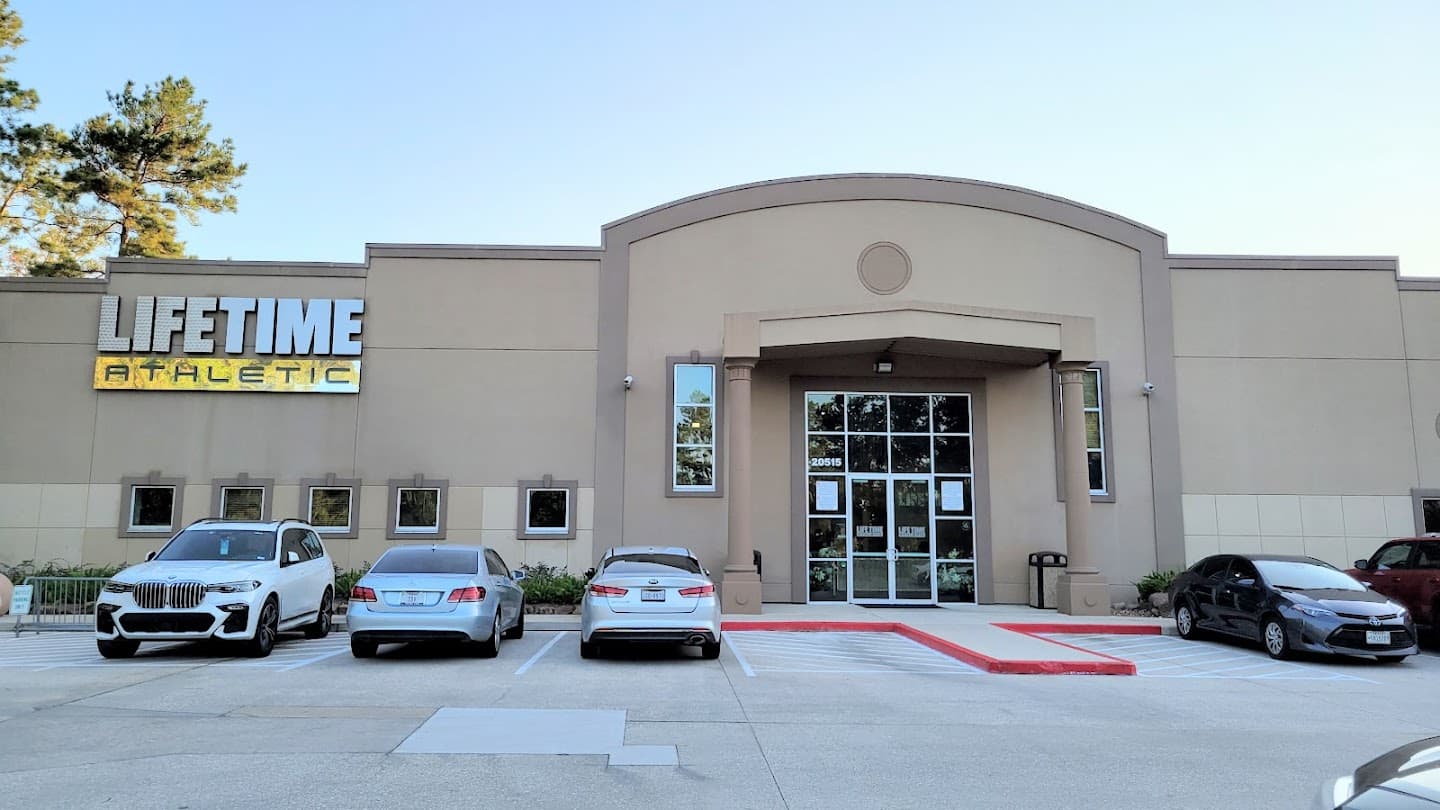 Life Time Lake Houston pickleball courts